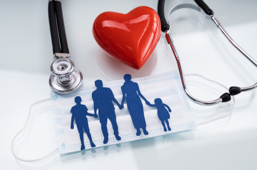 Eine Abnehmspritze mit Herz und Familie symbolisiert Gesundheitsbewusstsein.