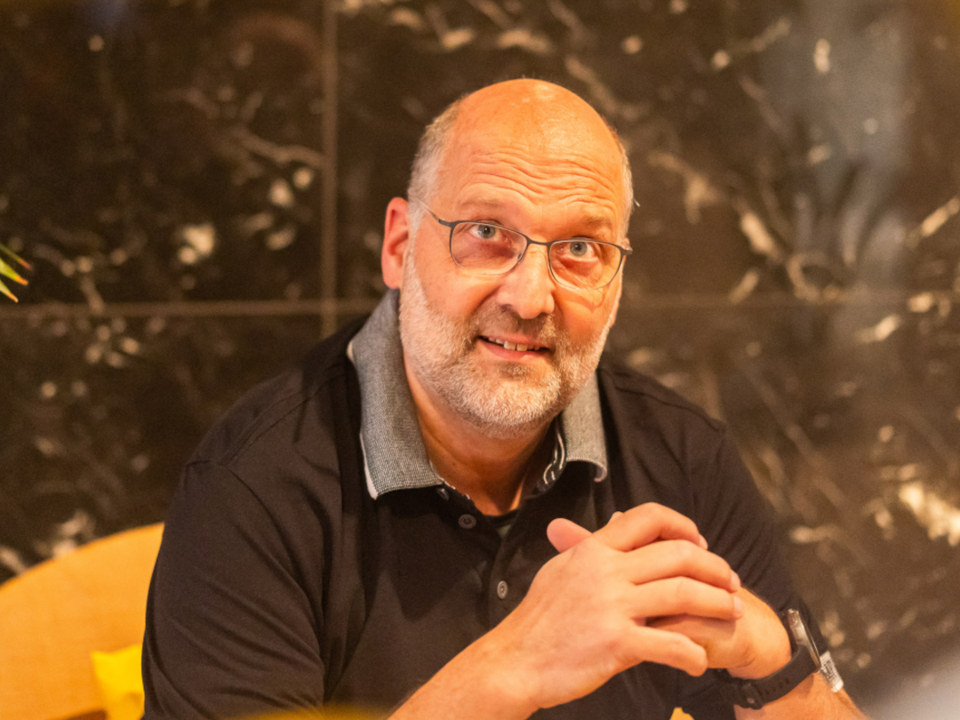 Willst du dein Team nachhaltig binden – ohne Gehaltsschlacht?