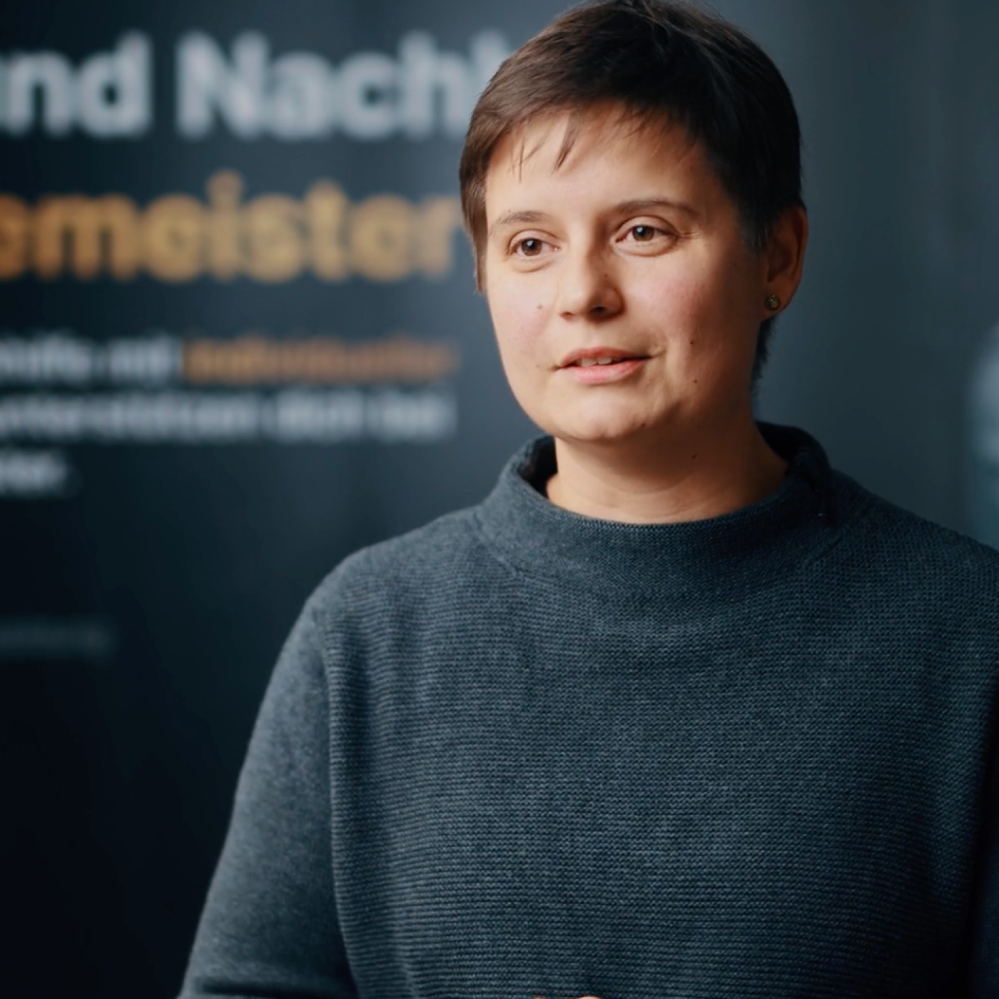 Logistikmeisterin Kristin erhöht Kompetenz und besteht Prüfung mit Top-Note dank Bildungsfabrik