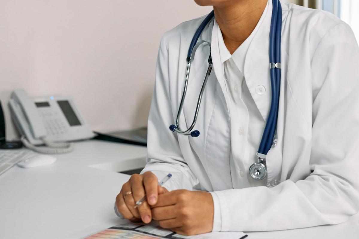 Mit dem Dermatologen über den Zustand der Psoriasis sprechen