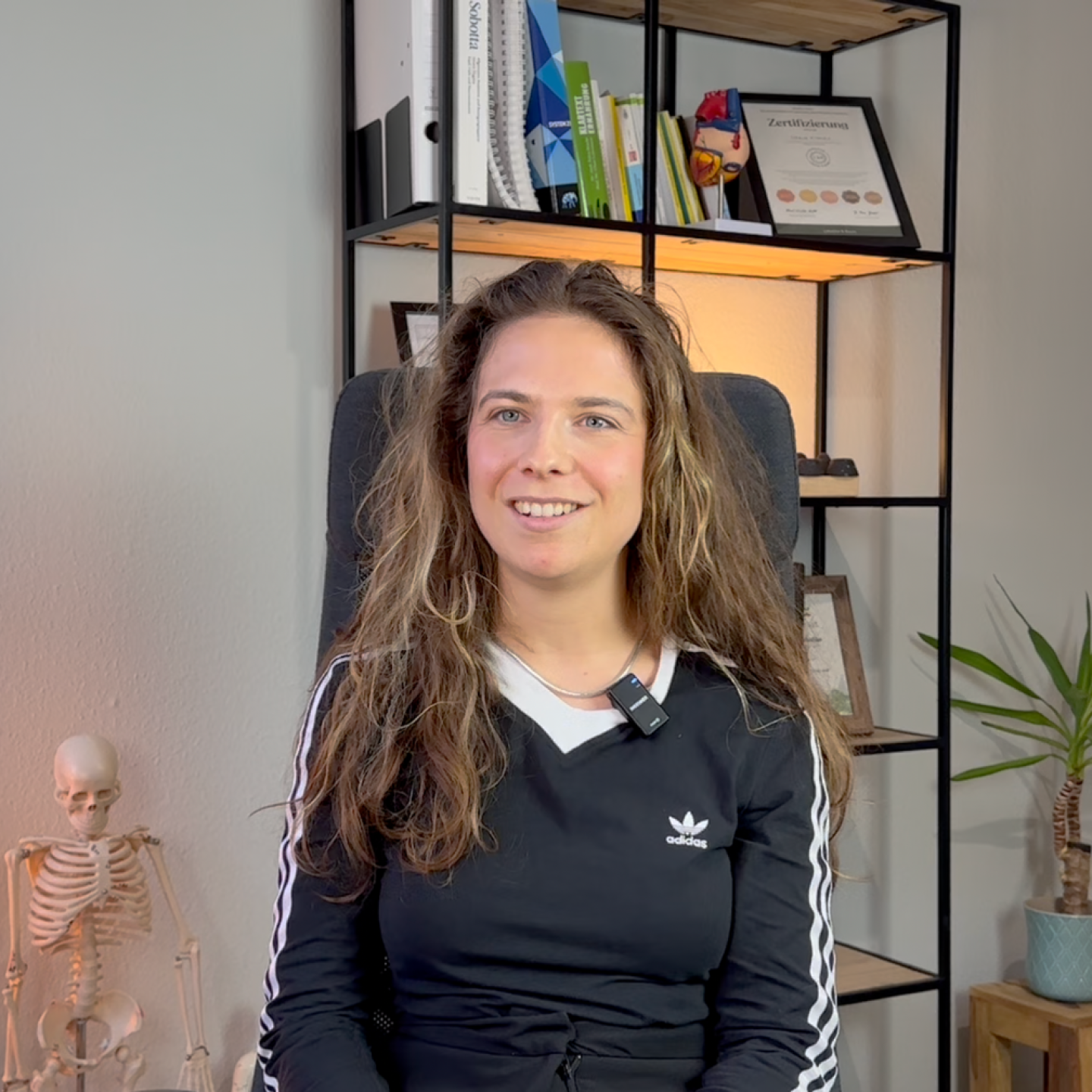 Wenn Unterleibsschmerzen den Alltag bestimmen: Wie Ella ihre 15 Schmerztage auf 1 bis 2 reduzierte