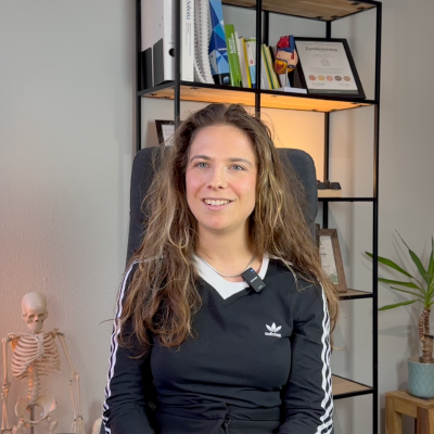 Wenn Unterleibsschmerzen den Alltag bestimmen: Wie Ella ihre 15 Schmerztage auf 1 bis 2 reduzierte