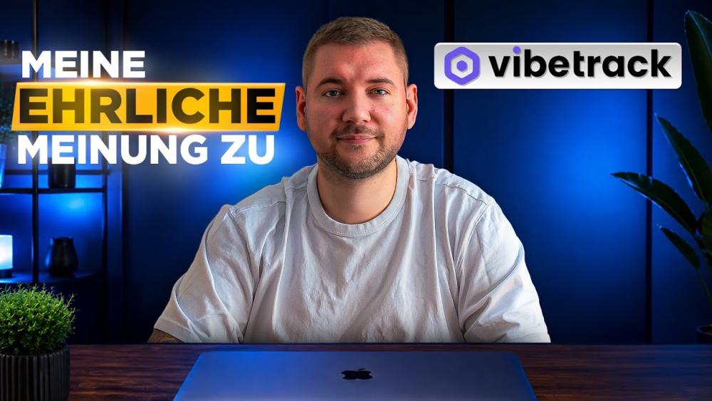 Mann in T-Shirt gibt seine ehrliche Meinung zu VibeTrack ab.