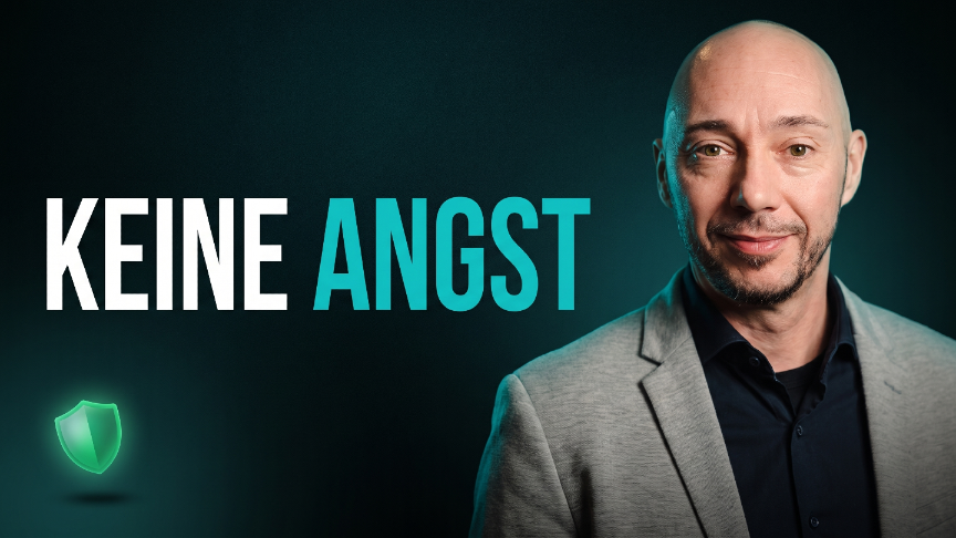 Ein Mann in Anzug spricht über den EU AI Act für den Mittelstand.
