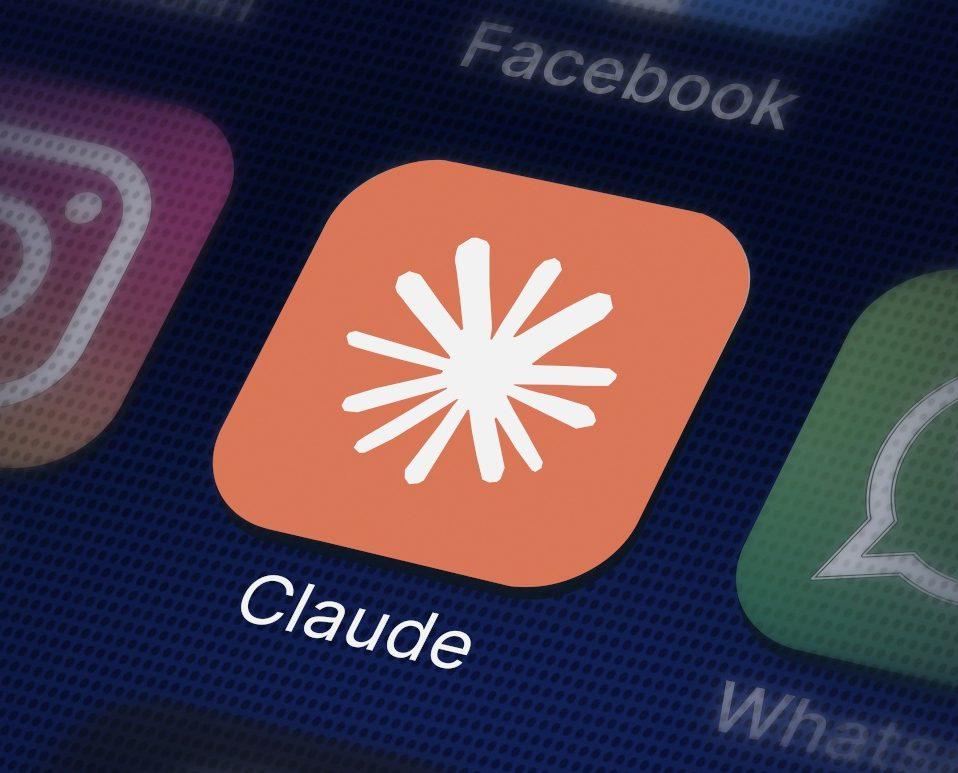 Symbol der Claude App zur Unterstützung der Datenschutz-Compliance.