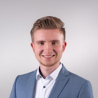 Von 4.000 € inkonstant zu 10.000 € stabil: Finanzberater skaliert mit NeuroSales-Coaching