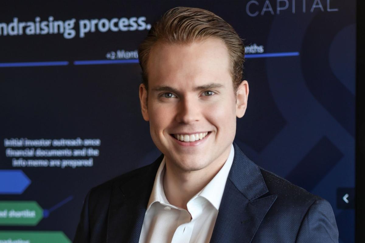 Experte für E-Commerce und Liquidität, der Strategien zur Steuerung präsentiert.