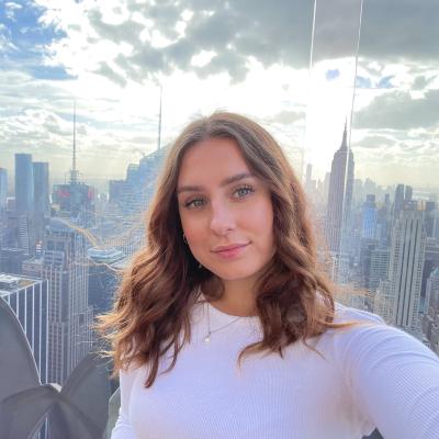 Gezielte Recherche & Bewerbung: 2 US-Zulassungen und 8.000 $ Stipendium für Simone