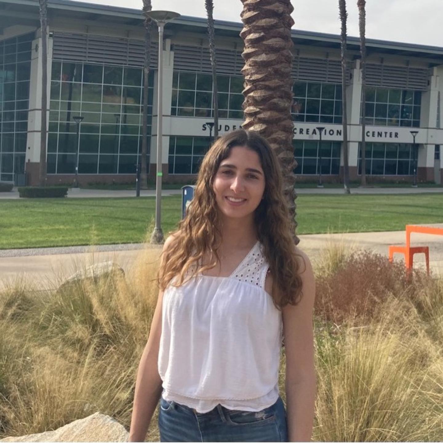9 US-Zulassungen + $3.000 Stipendium: Chiara startet MBA in Long Beach