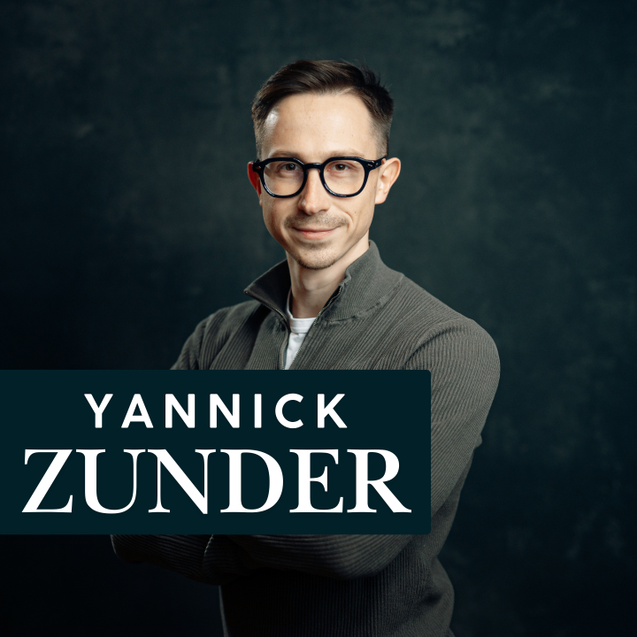 Yannick Zunder präsentiert den Workshop zur Prozessanalyse für Agenturen.