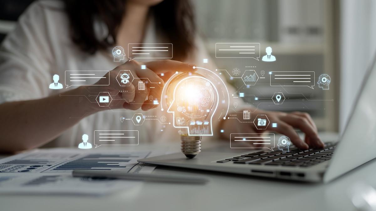 Unternehmensdaten in eigener Datenbank liefern der KI qualifizierte Informationen statt generischer Antworten und Halluzinationen.