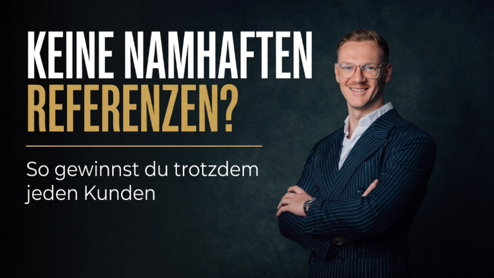 Mann lächelt und stellt Strategien vor, um ohne namhafte Referenzen Kunden zu gewinnen.
