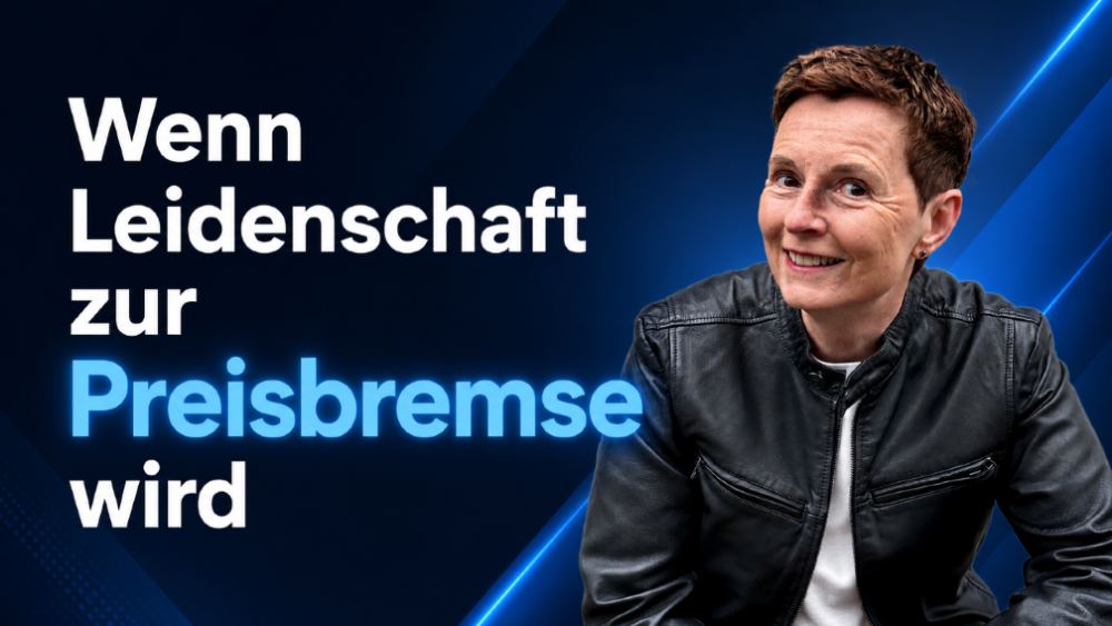 Frau mit Lederjacke lächelt, während das Thema Leidenschaft zur Preisbremse behandelt wird.