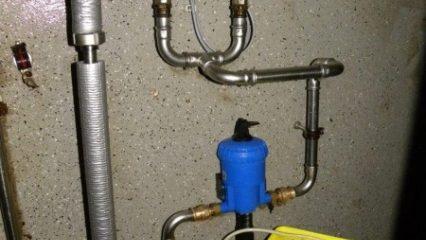 Installation einer HETWIN Kuhdusche zur Bekämpfung von Hitzestress bei Milchkühen.