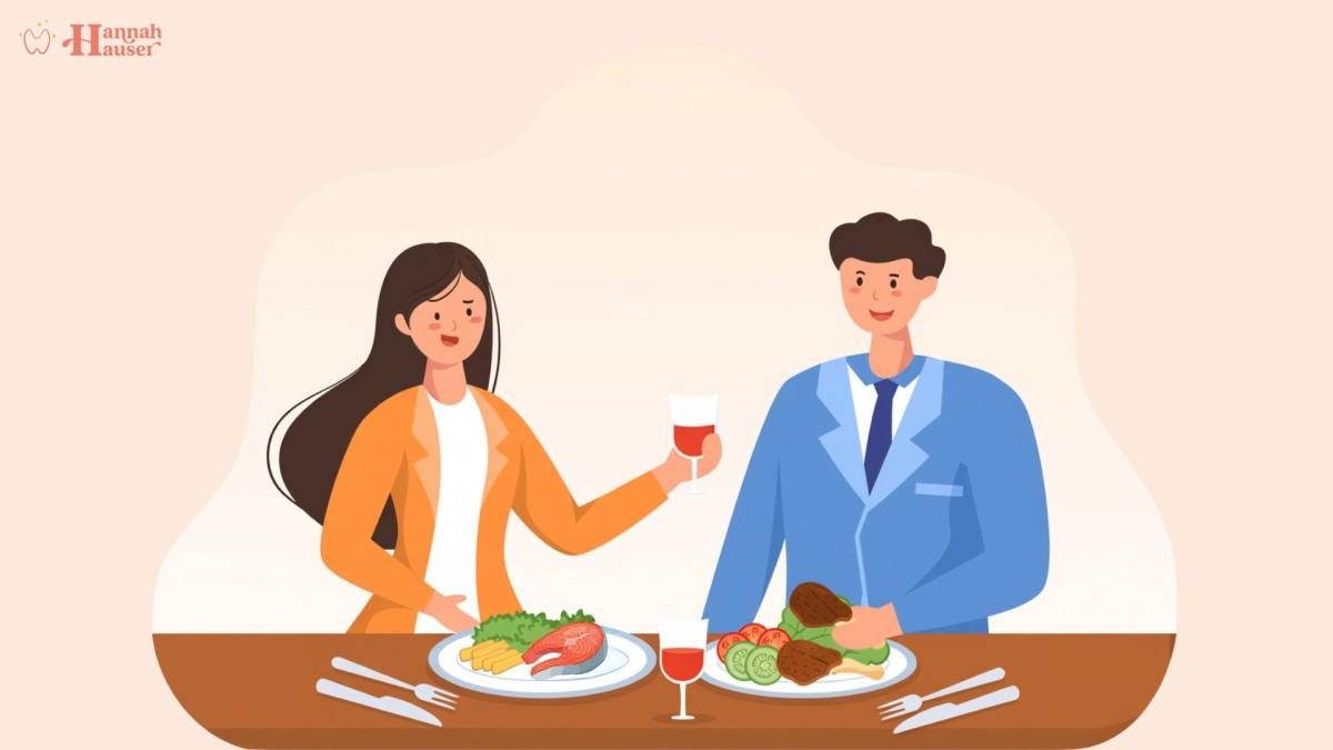 Paar genießt ein Abendessen mit histaminarmen Speisen und Wein.