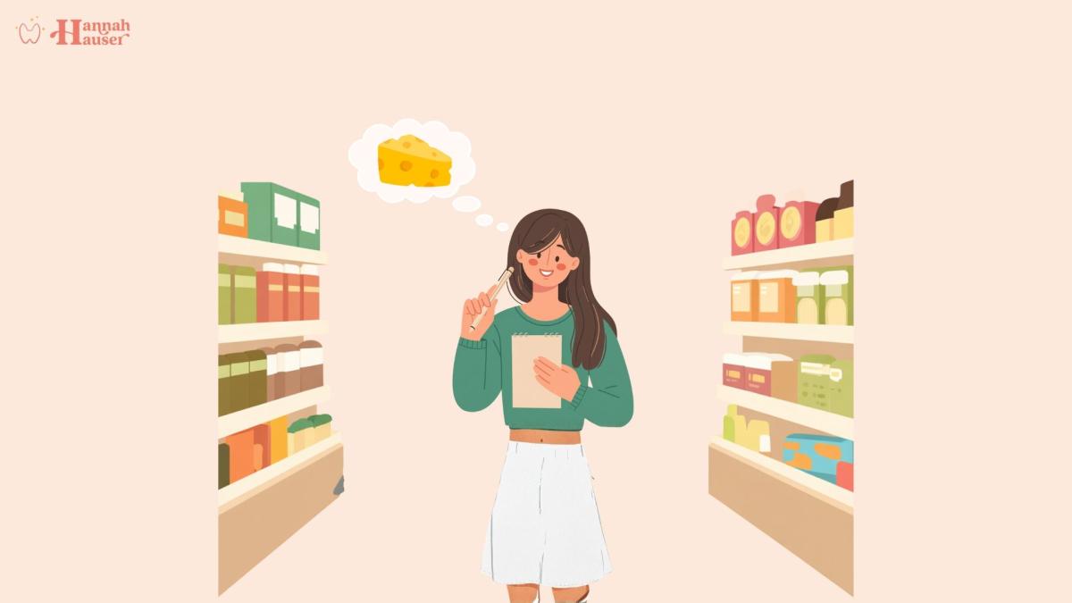 Eine Frau steht im Supermarkt und denkt an gesunden Käse für die Schilddrüse.
