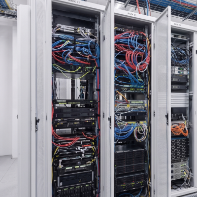 Optimierung und Migration der IT-Infrastruktur einer 24/7 Notrufzentrale