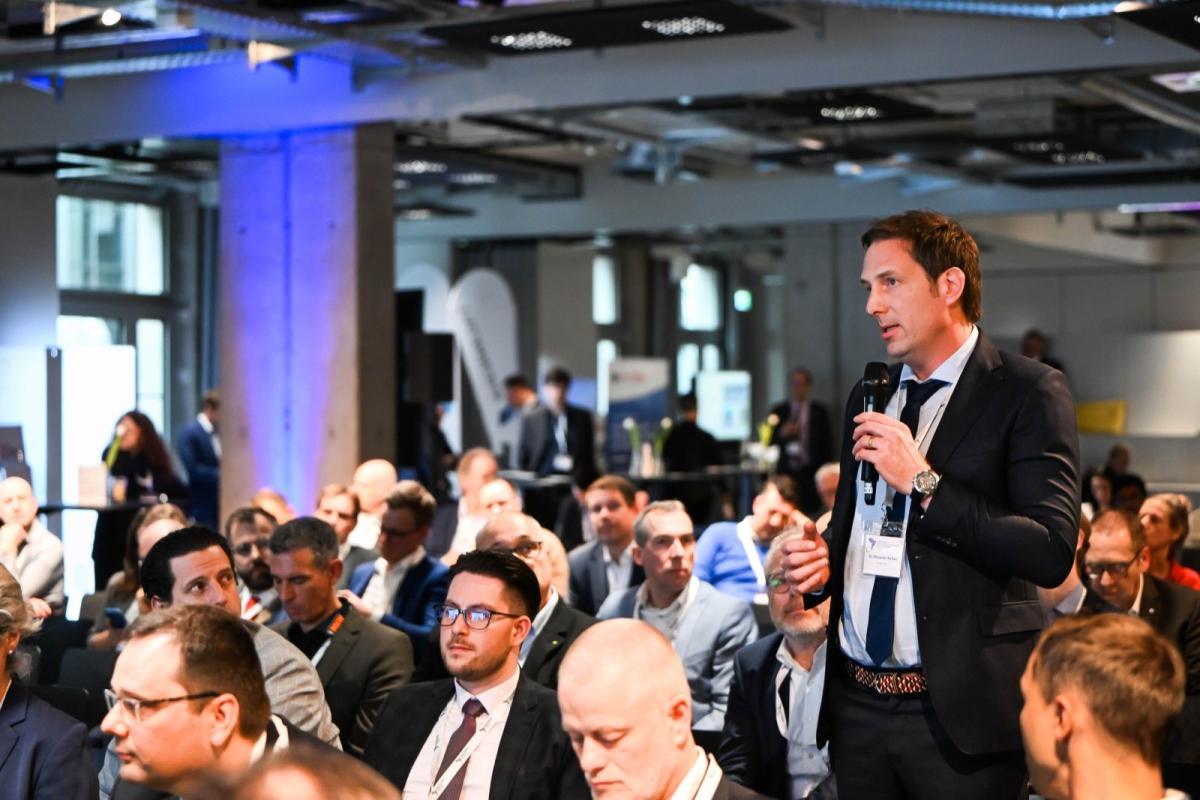 Defense Summit NRW 2026: Gerade in regulierten Industrien brauchen wir eigene KI-Modelle und digitale Souveränität (Foto: O Wiedemann, MWIDE)