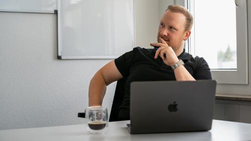 Julian Faller in einem Krisenstab-Training