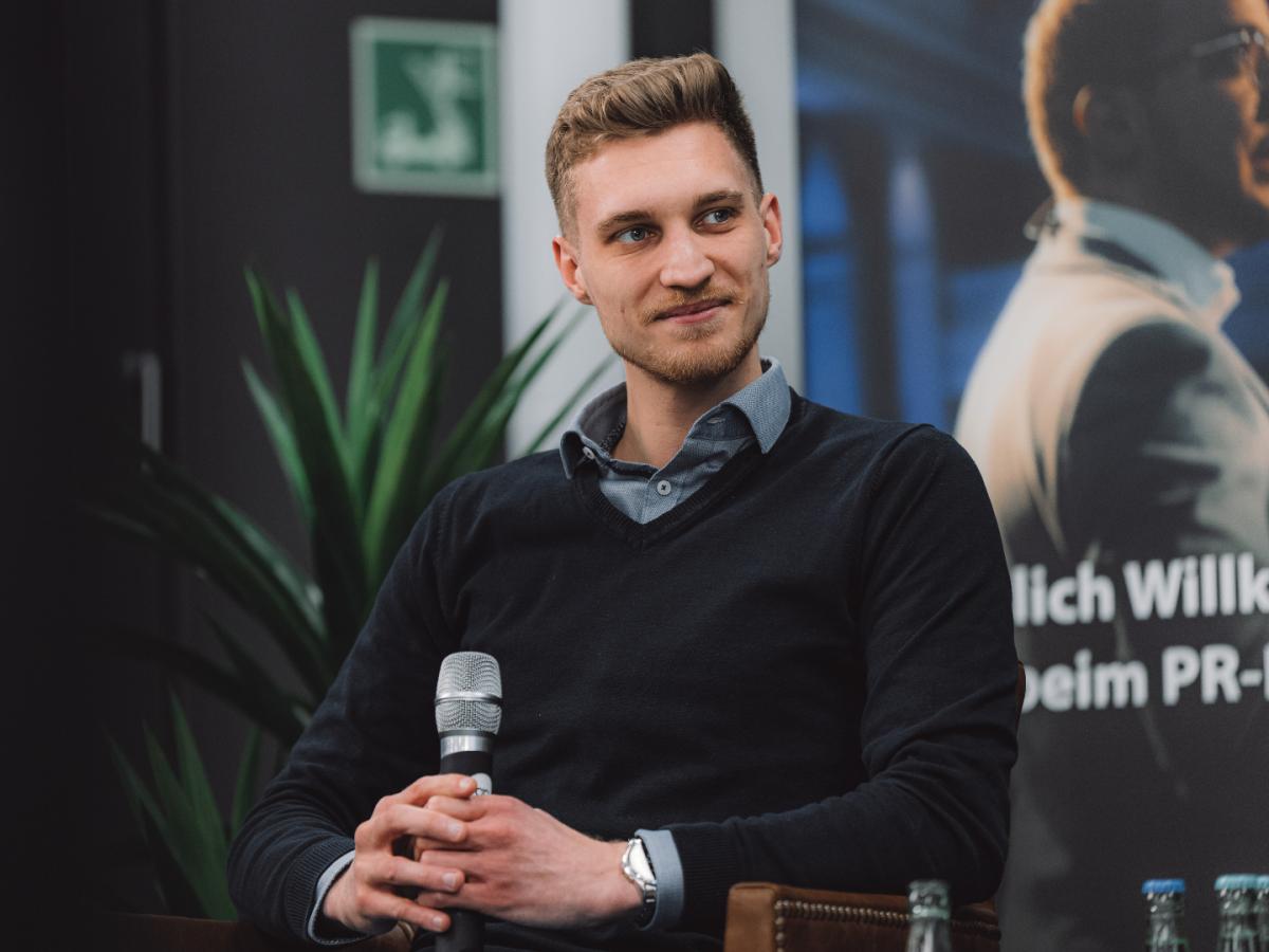 Willst du deinen Saleszyklus halbieren? Starte mit Videotestimonials.