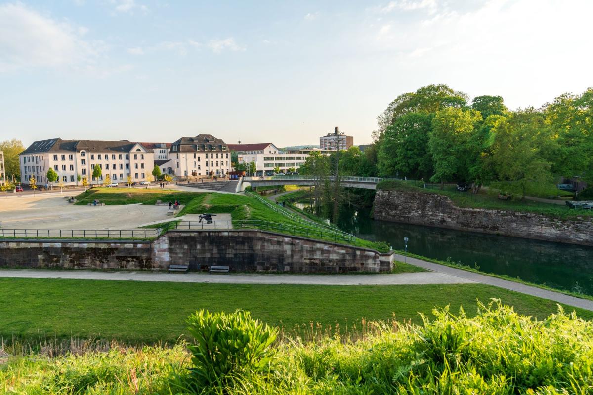 Aussicht auf die Stadt Saarlouis, die den Immobilienmarkt zeigt.