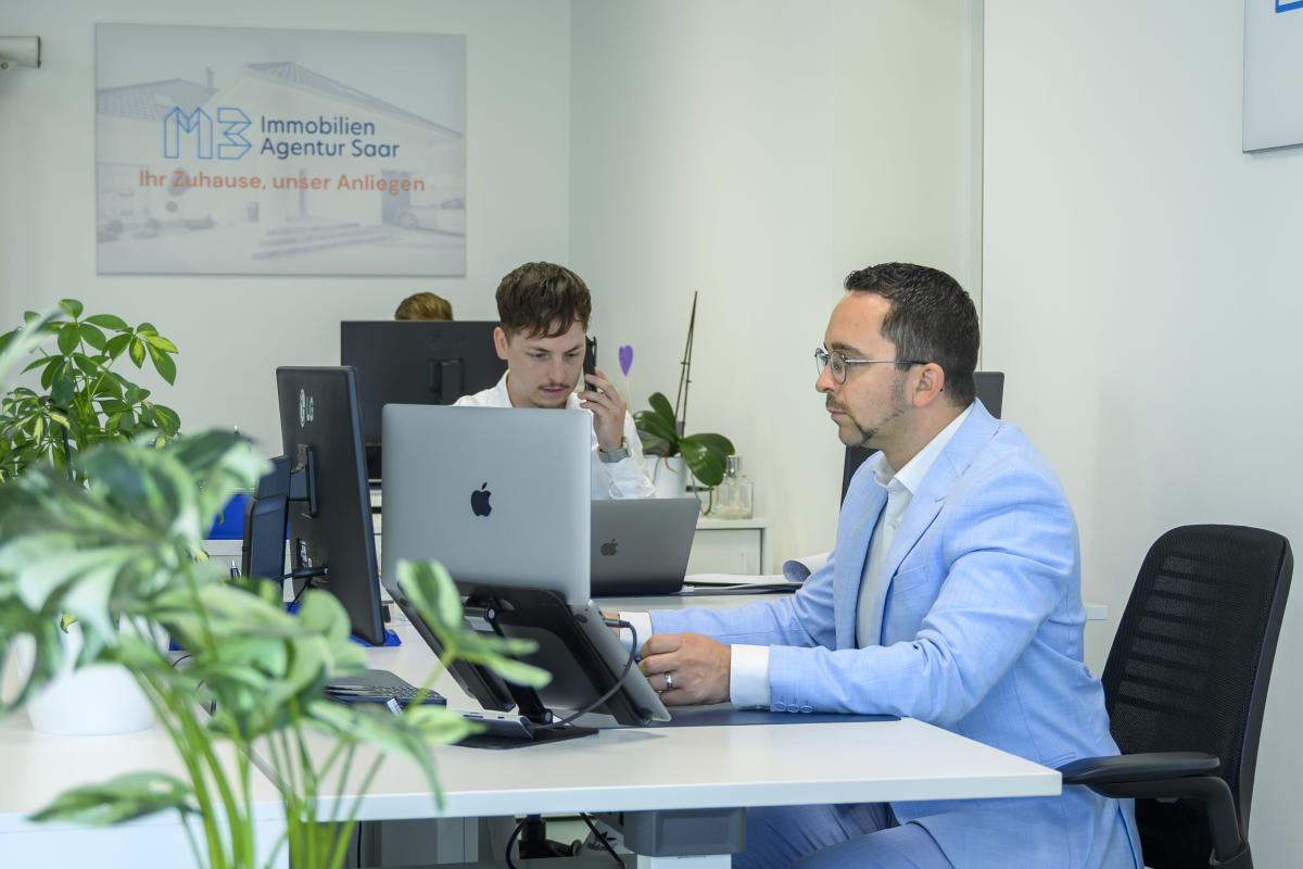 Modernes Arbeitsumfeld bei M3 Immobilien Saarlouis