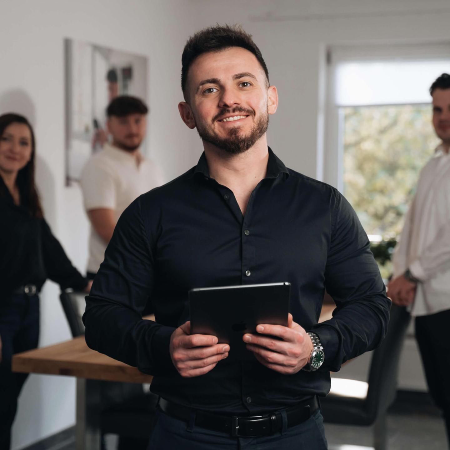 Mit Trustmarkt: Arthur Bill steigert Vertrauen mit KI-Fallstudien und Reviews