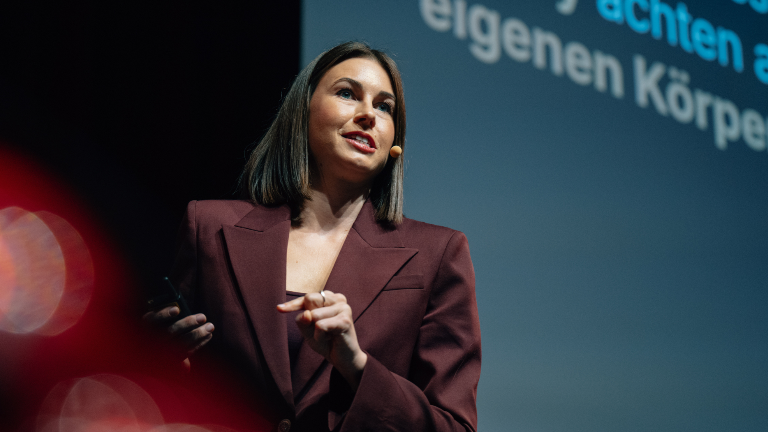 Lea Feder beim Düsseldorfer Marketing Kongress 2026 über nachhaltige Leistungssteigerung