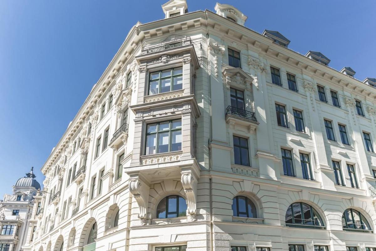 Eindrucksvolles Denkmalimmobilien-Gebäude in Leipzig mit klassischer Architektur.