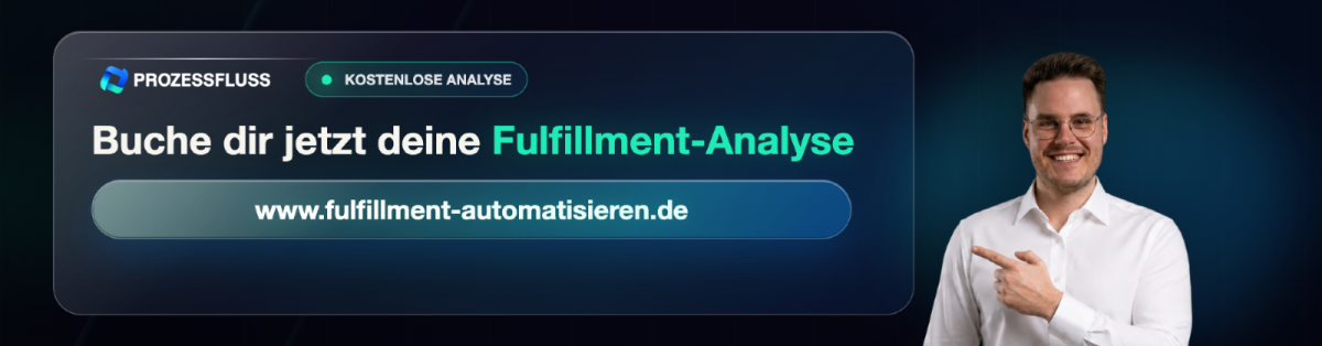 Mann bietet eine Fulfillment-Analyse an und zeigt auf den Link.