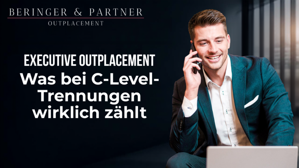 Professioneller Berater bespricht Executive Outplacement für C-Level-Trennungen.