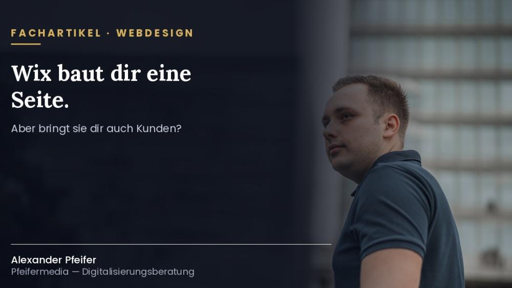Mann betrachtet die Kamera, daneben steht der Text: Wix baut dir eine Seite.