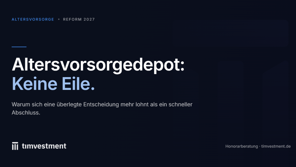 Dunkles Titelbild mit der Überschrift „Altersvorsorgedepot: Keine Eile“ und einem Hinweis auf überlegte Entscheidungen.