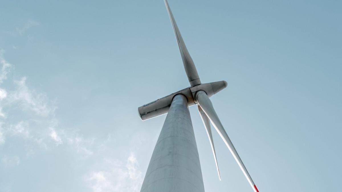 Moderne Windkraftanlage, die Neodym und Praseodym verwendet.