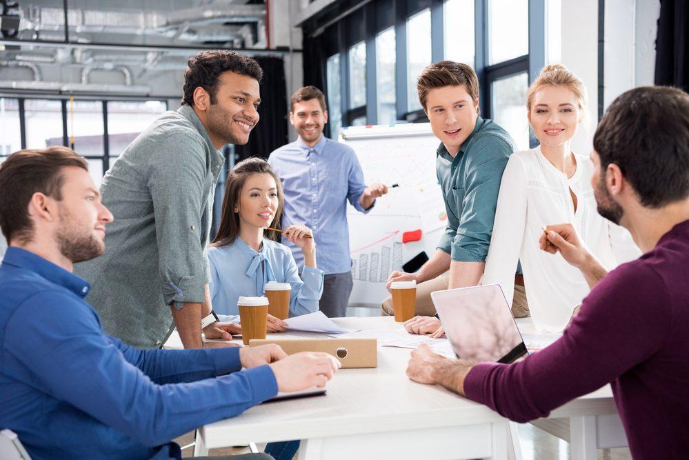 Die Leistung eines Teams ist oft ein Spiegel seiner Führung. Wer Vertrauen schafft, Verantwortung fördert und ein gemeinsames Warum vermittelt, bekommt mehr als nur Dienst nach Vorschrift.