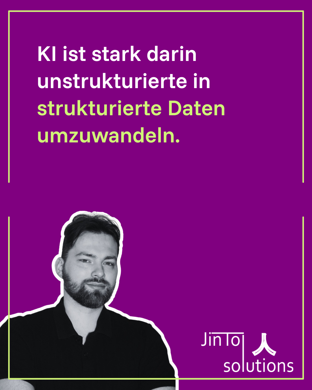 Mann spricht über KI-Automatisierung zur Strukturierung von Daten.