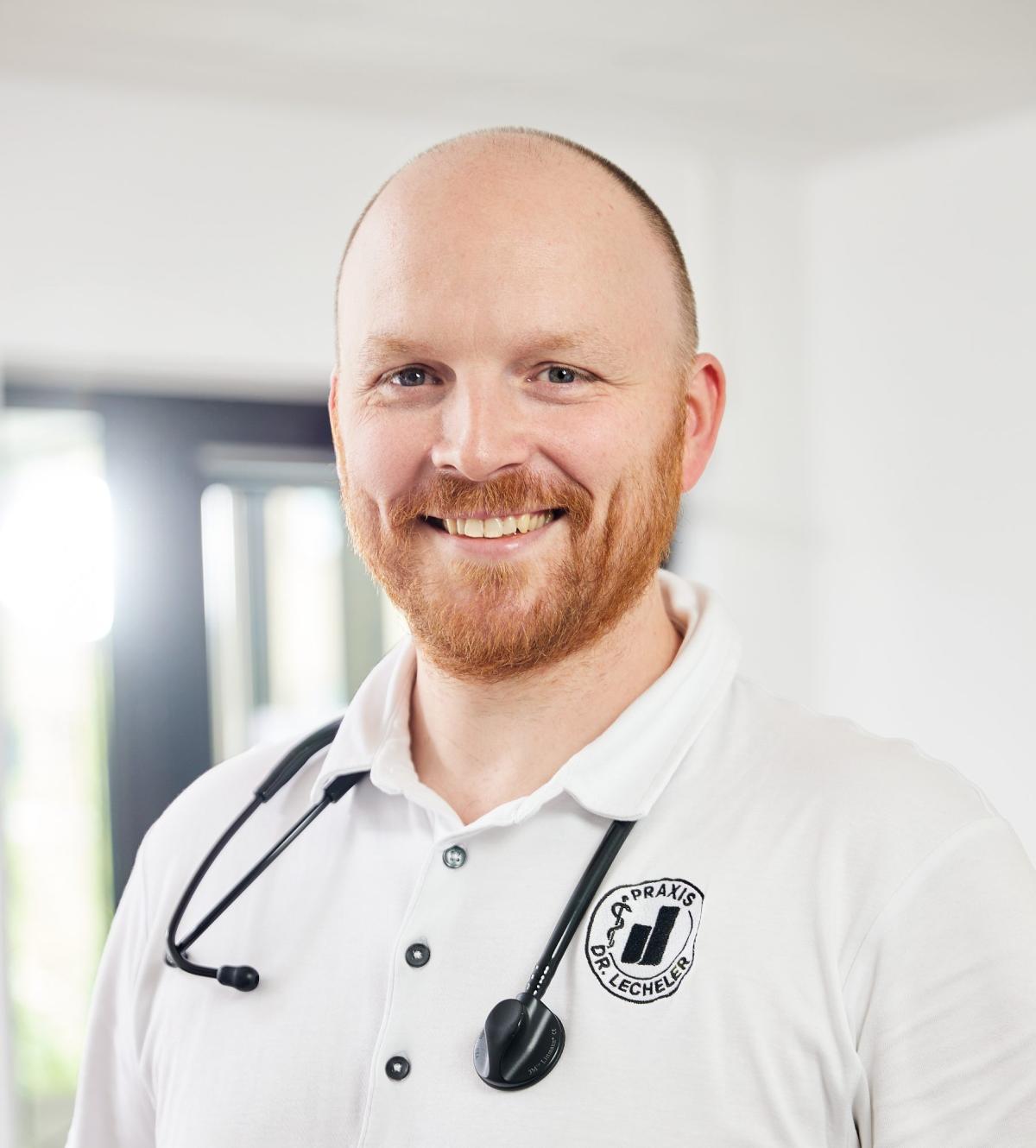 Betriebsarzt Dr. med . Leopold Lecheler hilft Unternehmen seit Jahren ihre Mitarbeiter zu schützen