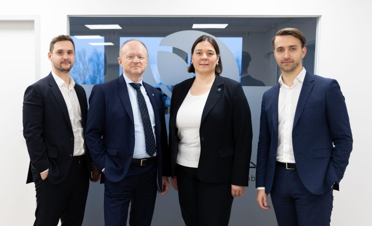 Teamfoto einer Steuerkanzlei, die sich auf Mandantengewinnung spezialisiert hat.