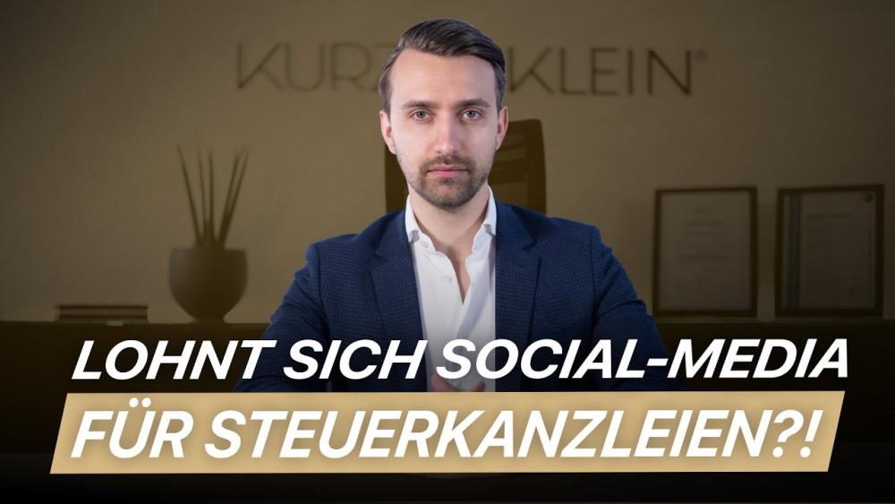Ein Mann stellt die Frage, ob sich Social Media für Steuerkanzleien lohnt.