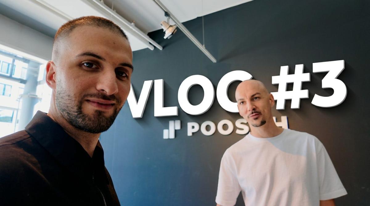 Zwei Männer vor der Wand mit der Aufschrift VLOG #3 und POOSCH, das stärkste KI-Modelle thematisierend.