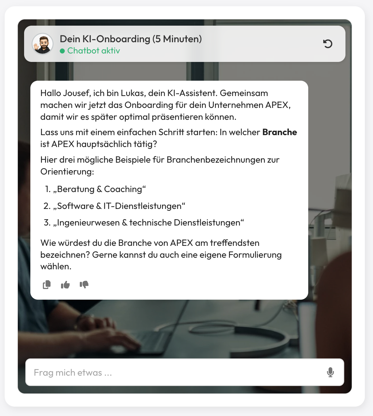 Ein KI-Chatbot zur Unterstützung des Onboarding-Prozesses mit Kunden.
