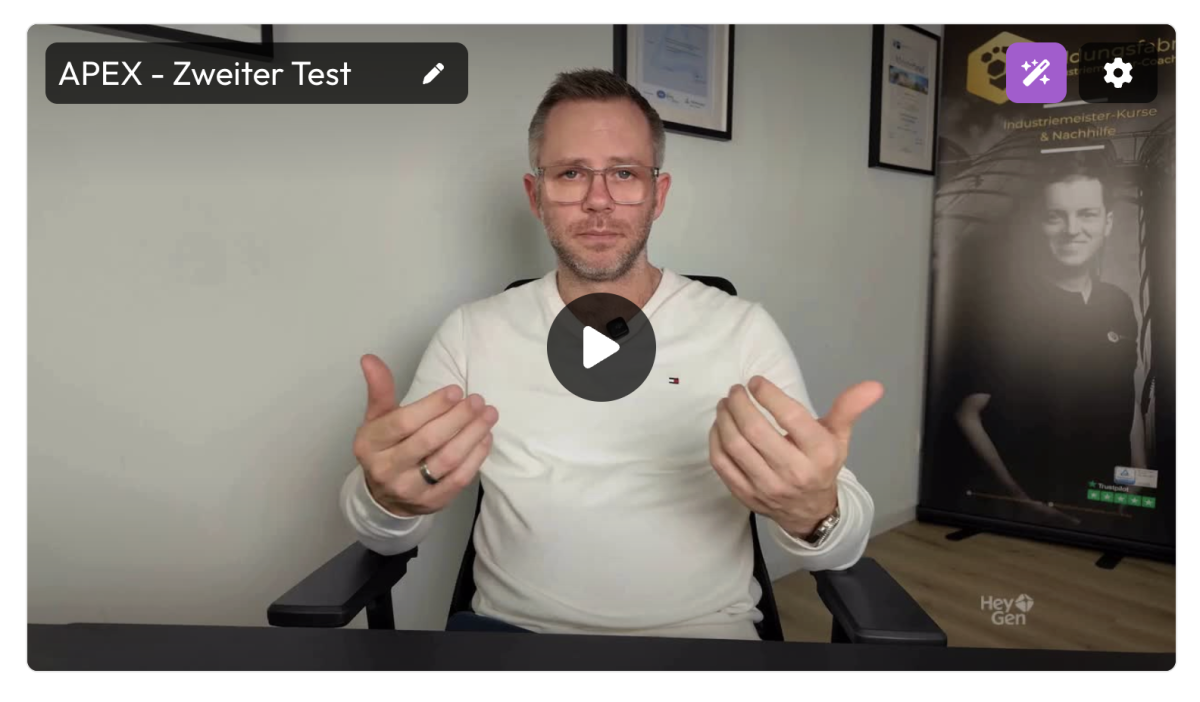 KI-Avatare von APEX als digitaler Vertriebs- und Content-Hebel bei der Bildungsfabrik. Während andere noch Videos manuell produzieren, skaliert dieser Avatar Beratung, Content und Kommunikation automatisiert – rund um die Uhr, ohne Engpässe.