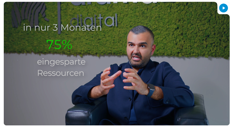 Ein Mann spricht über 75% eingesparte Ressourcen in nur 3 Monaten durch digitale Transformation.