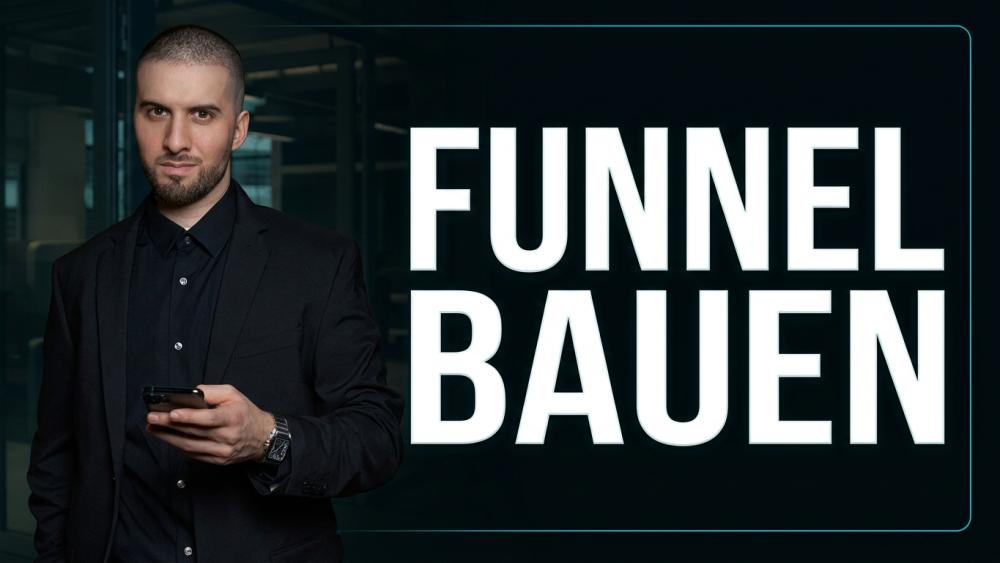 Mann mit Handy steht bereit, um Funnel zu bauen und präsentiert den Begriff.