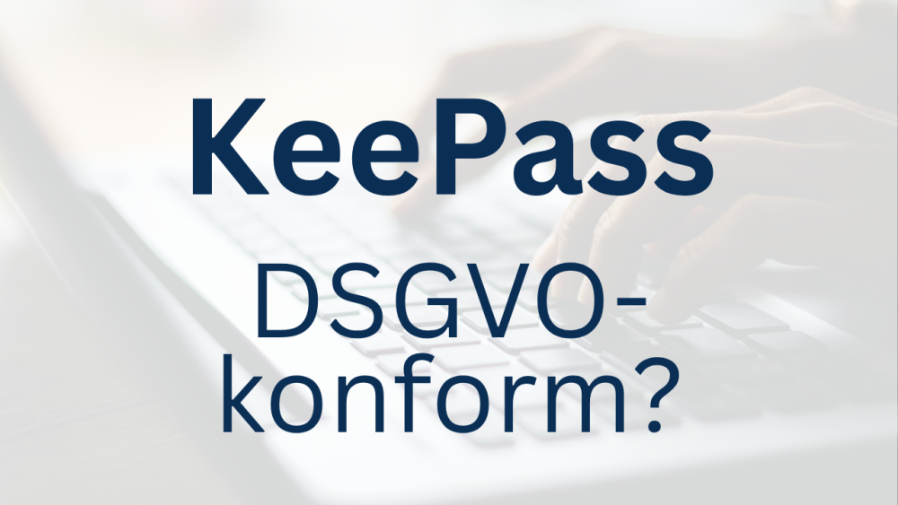KeePass DSGVO-konform: Schriftzug vor einem unscharfen Laptop und einer Tastatur.