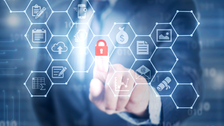 Ein Mitarbeiter betätigt ein digitales Schloss-Symbol im Kontext der datenschutzkonformen Nutzung von NotebookLM.