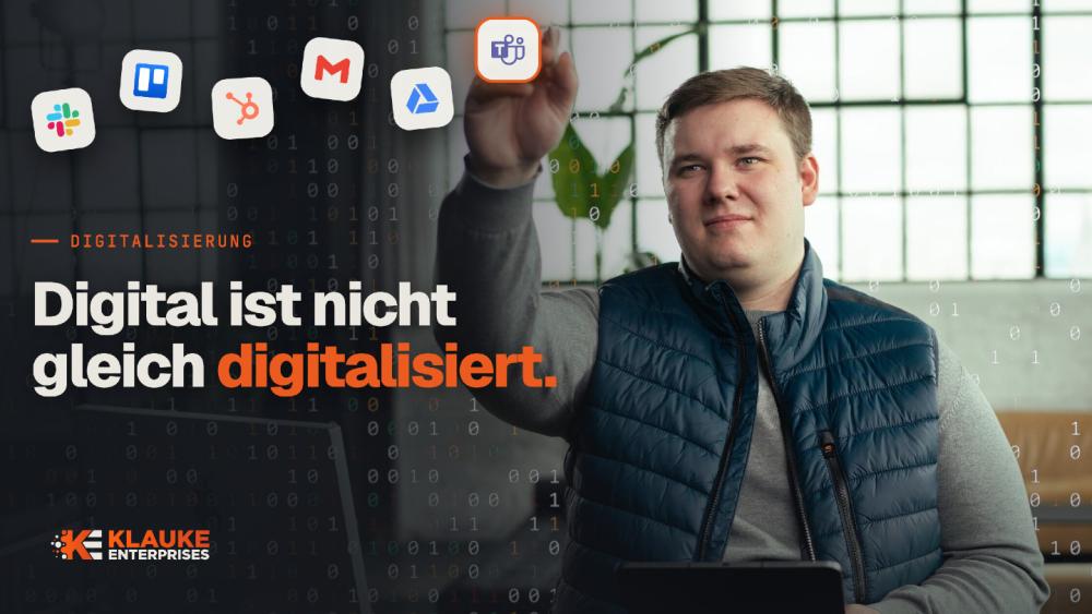 Ein Mann sitzt mit Laptop neben digitalen App-Symbolen; eingeblendeter Text erklärt, dass Digitalisierung im Unternehmen mehr ist als digitale Tools.