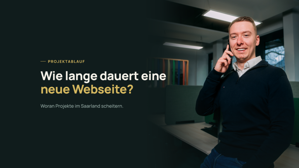 Ein Mann telefoniert in einem Büro; die Webseite erstellen lassen ist Thema des eingeblendeten Artikeltitels.