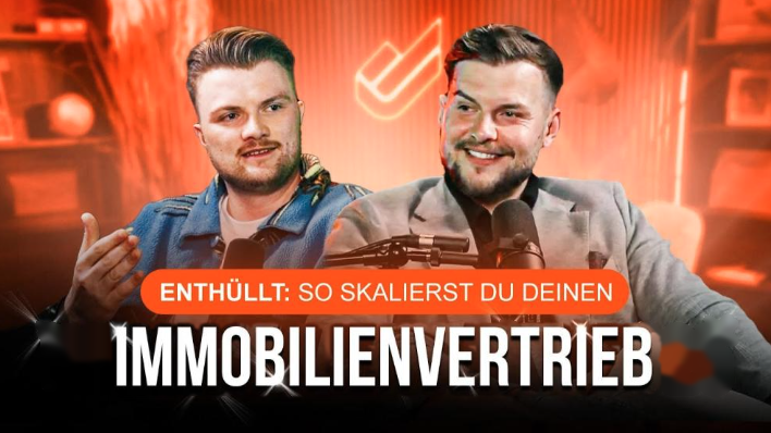 Zwei Personen sprechen über das Thema Immobilienvertrieb und Skalierung.