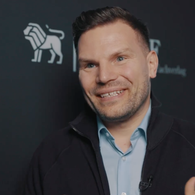 Wie Dominik von Falkenhausen mit dem DCF Verlag in die Presse kam